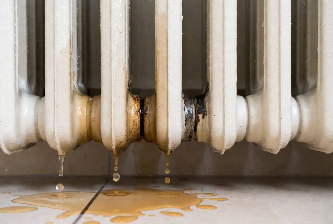 Prečo radiátor kvapká alebo presakuje a kedy ho treba vymeniť